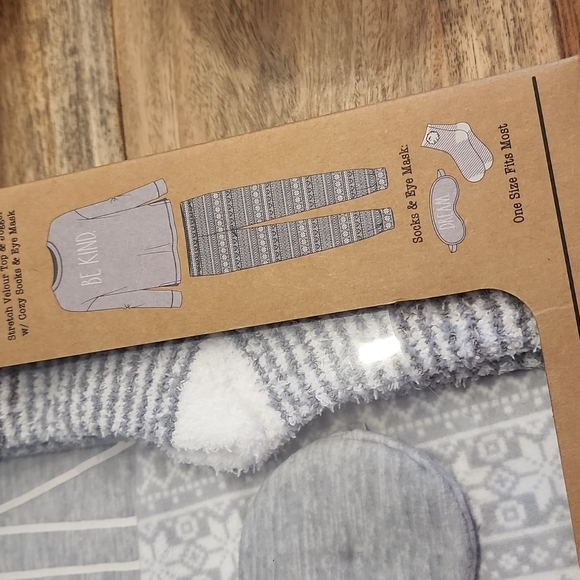 Rae Dunn Loungewear Set - Picture 2 of 5